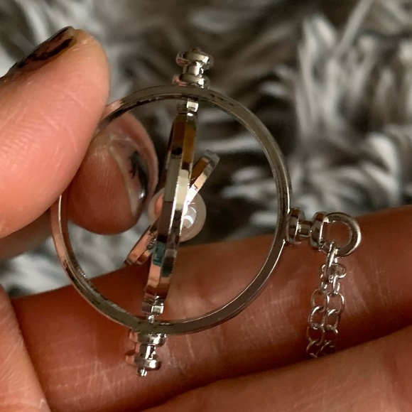 NWOT Harry Potter Time Turner Swiveling Hourglass Rotating Time Necklace - Picture 7 of 9